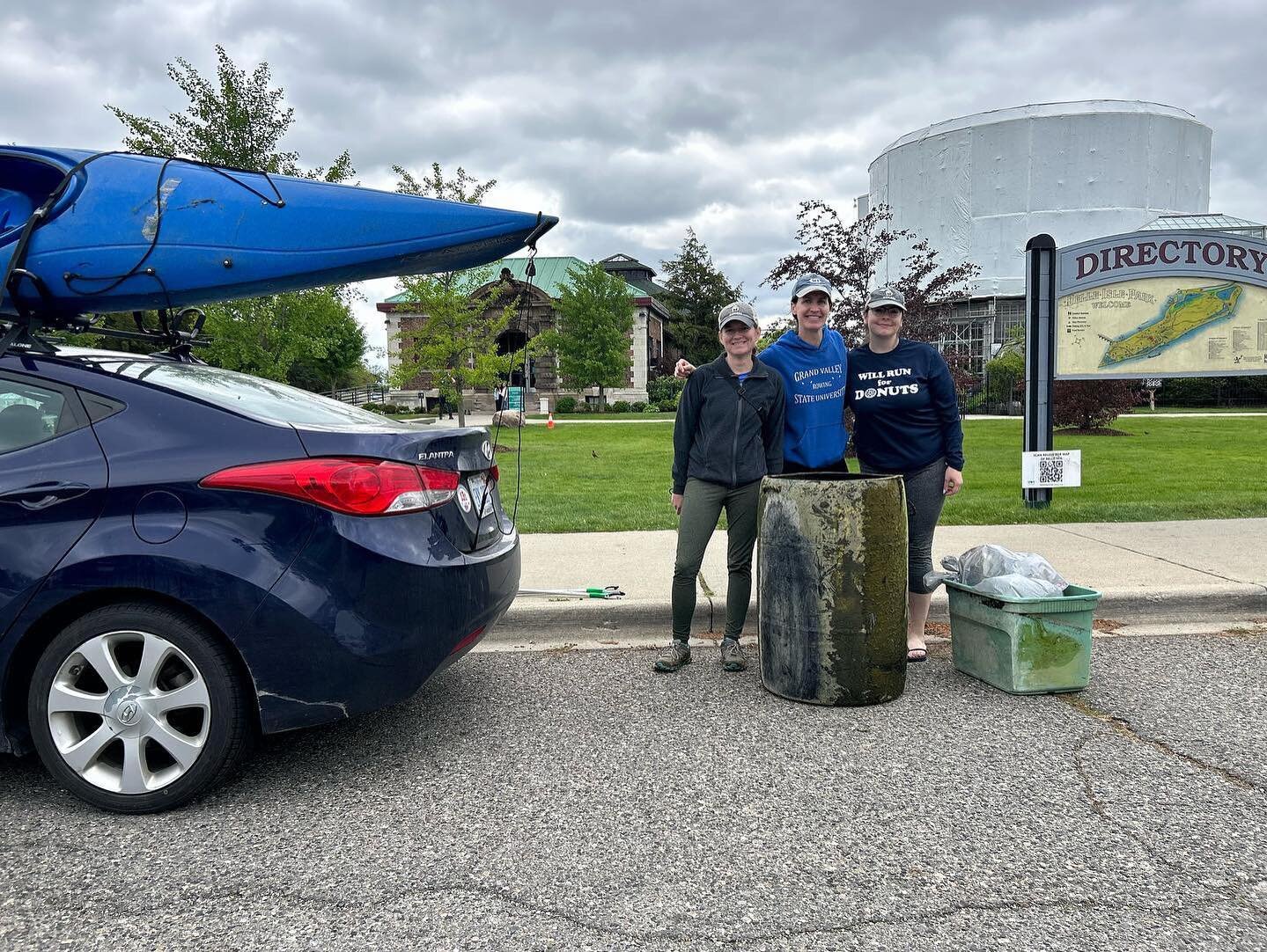 Join @belleisleconservancy for a Saturday cleanup to help Keep Belle Isle Beautiful. 🌊
Help the efforts on land or join them and @frndsofthedetroitrvr for their collaborative plastic-free waters program to kayak around the island while cleaning up.